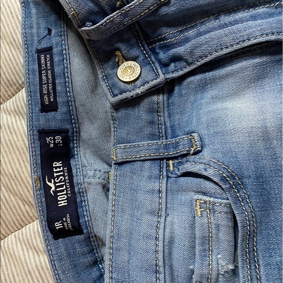 HOLLISTER // DISTRESSED HR SUPER SKINNY - Picture 7 of 10